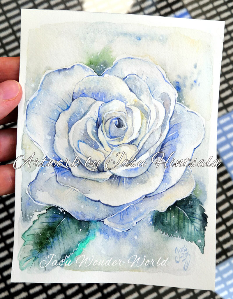 Last weekend I attended a "triple-graduation party" and made three cards for the occasion (+4 tiny cards to go along some roses). :)